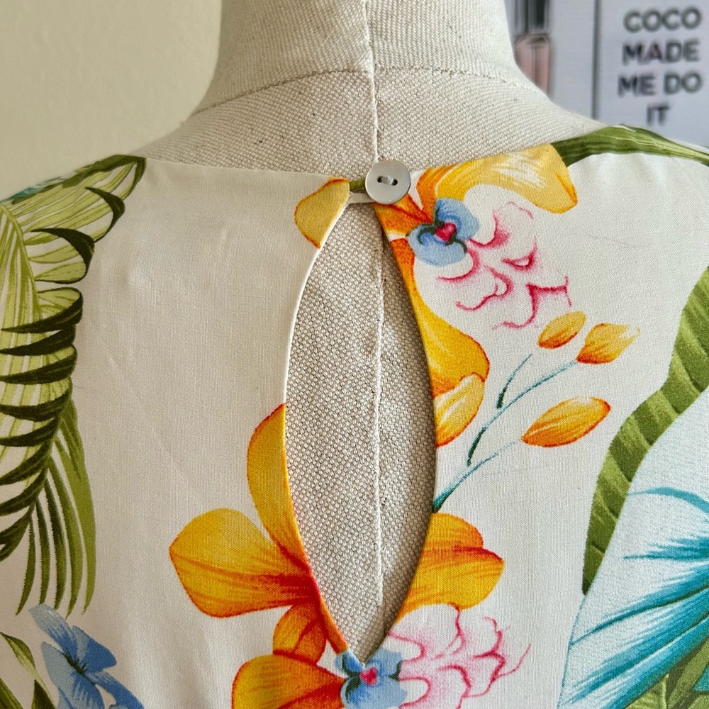 Tommy Bahama Dress Women’s Size S. Ivory with tropical print. - Picture 5 of 13